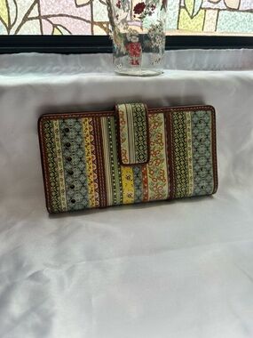 Fossil vintage leather contrast striped studded grommet billfold wallet,